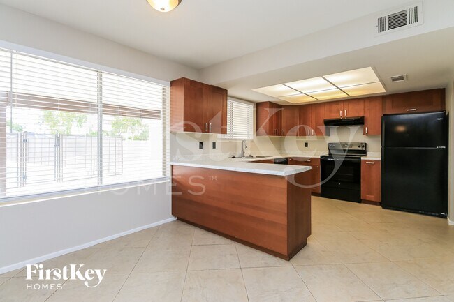 Foto del edificio - 3350 S George Dr