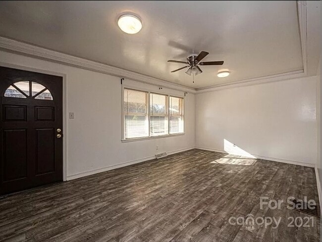 Building Photo - Renovated all Brick Home
