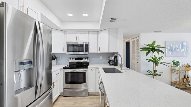 Building Photo - ANC608