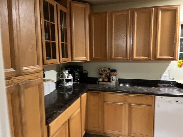 Kitchen - 8045 Brownstone St