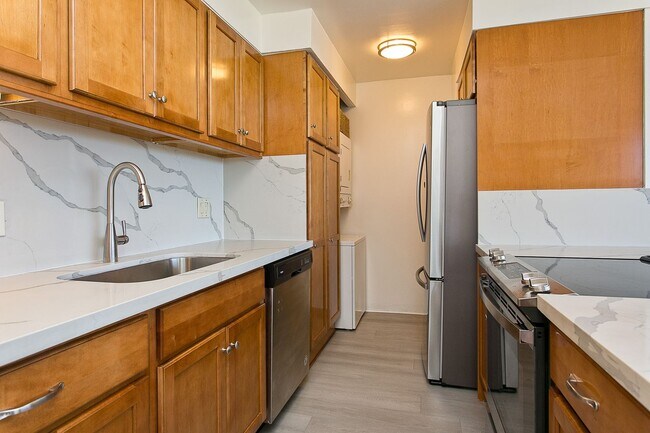 Foto del edificio - Two bedroom condo with stunning views of D...