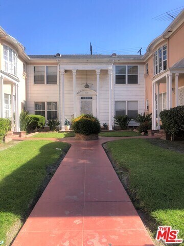 Primary Photo - 3335 Stocker St