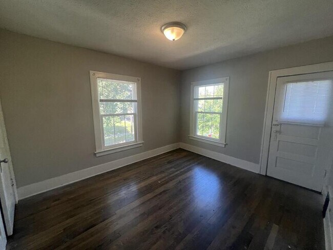 Foto del edificio - 829 Watson St SW