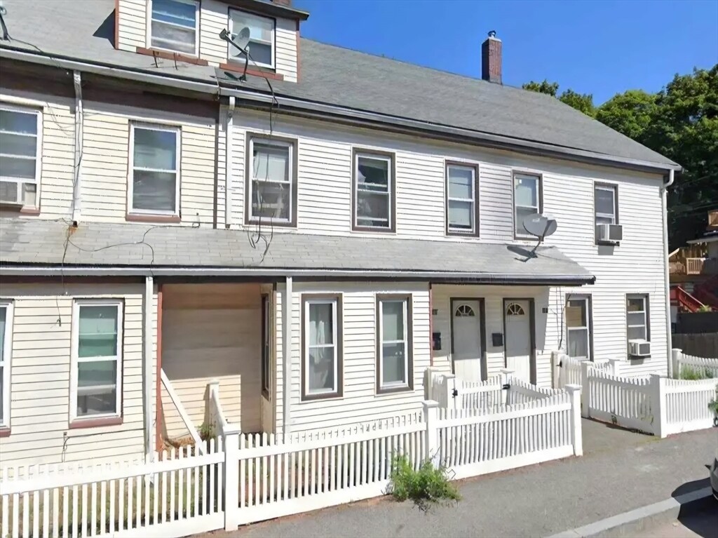 Foto principal - 169 Eliot St