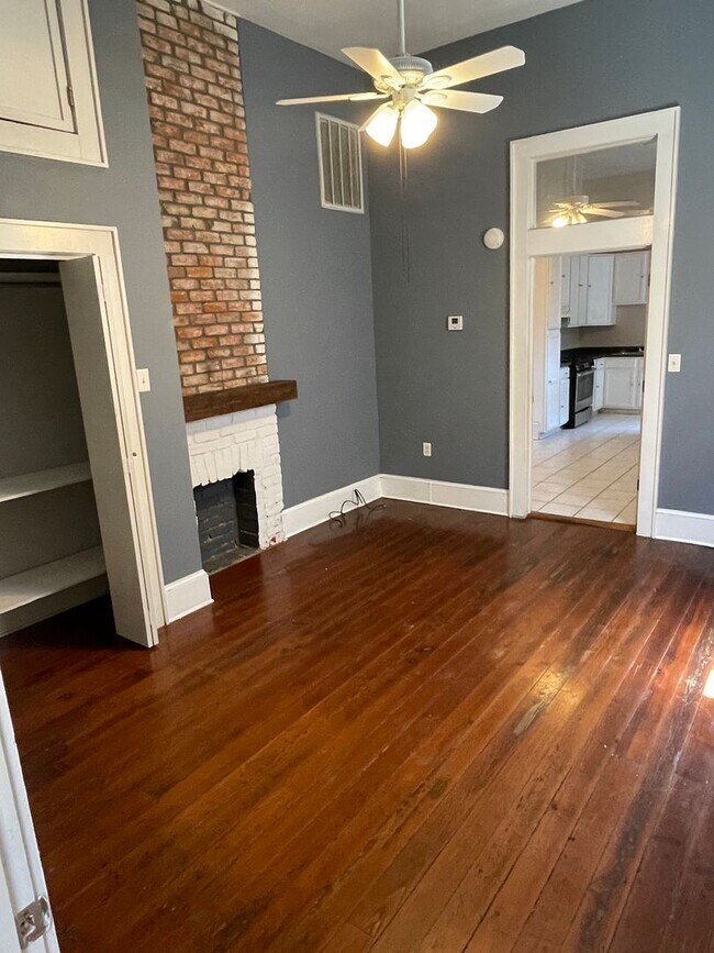 Foto del edificio - PRICE REDUCED! 1BD/1BA Shotgun with Laundry in Unit and Private Courtyard