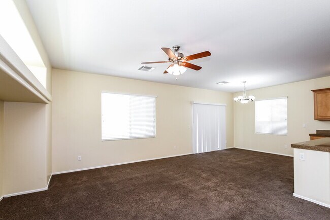 Foto del edificio - 9841 N Fast Elk St