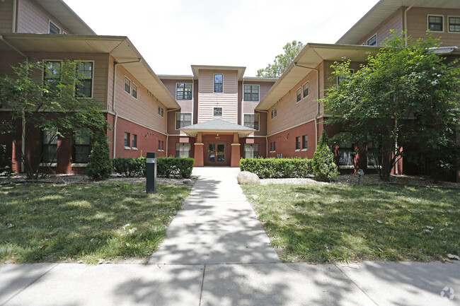 Building Photo - Smith Apartments @ 604 W. Stoughton