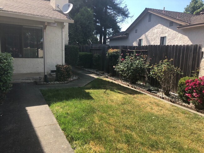 Foto del edificio - 3336 HARTFORD AVE., FAIRFIELD