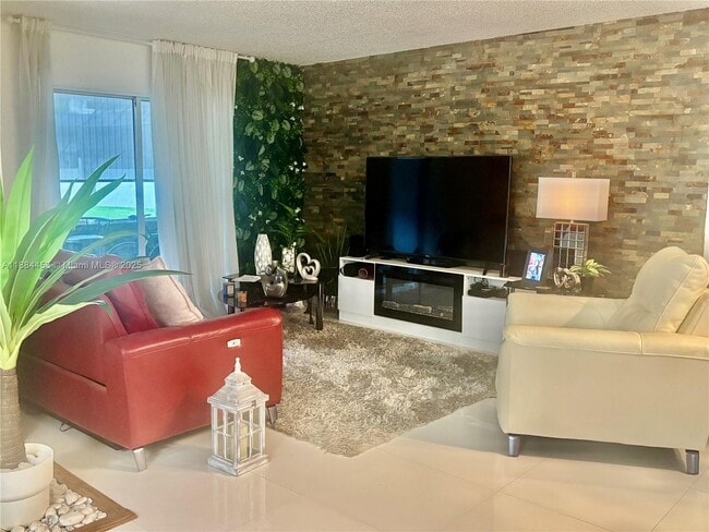 Foto del edificio - 4770 NW 102nd Ave