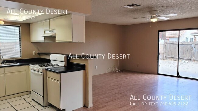 Building Photo - Two Bedroom/Two Bath Unfurnished Tri-Plex ...