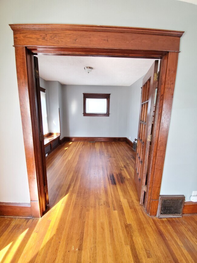 Foto del edificio - 909 Shadyside Ave SW