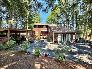 Building Photo - 3300 Marjorie Ln SE