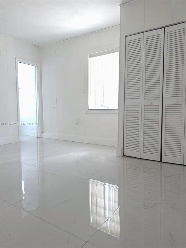 Building Photo - 61 SW 58th Ct