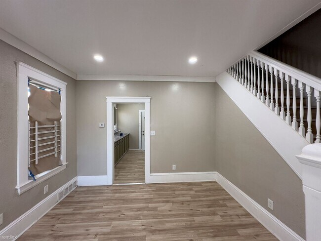 Foto del edificio - 2 br, 1 bath House - 2964 East 61st Street