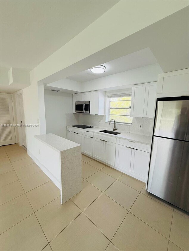 Primary Photo - 7580 SW 82nd St