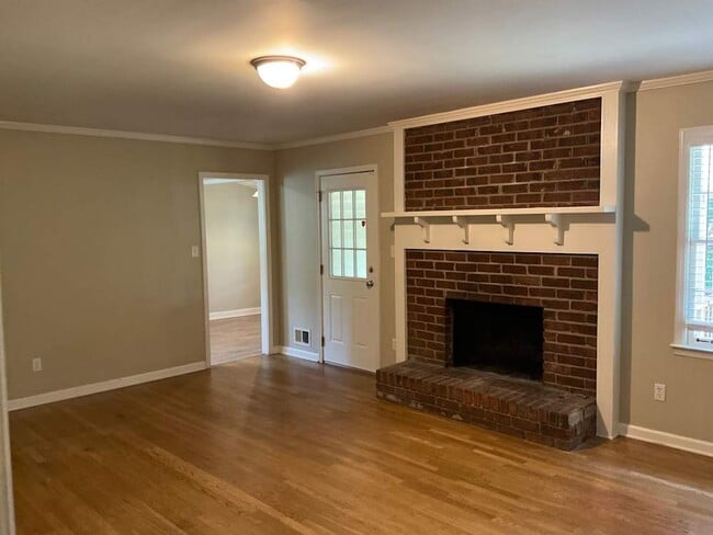 Photo - 680 Foxcroft Cir SE House