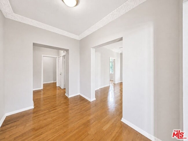Building Photo - 1314 N HAYWORTH Ave