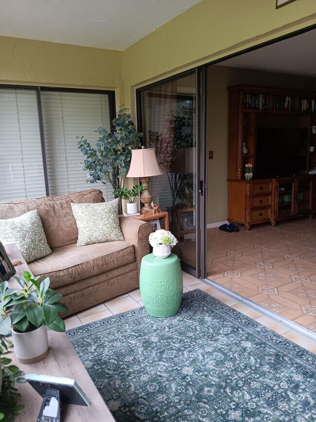 Foto del edificio - 5701 Fairway Park Dr