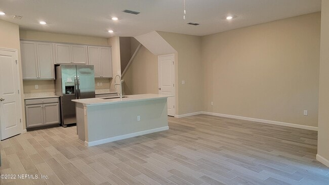 Building Photo - 12870 Josslyn Ln