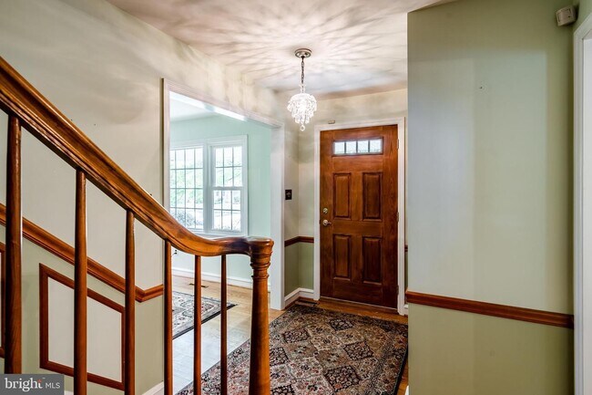 Building Photo - 705 Ashford Rd