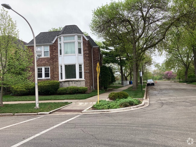 Building Photo - 5258 N Virginia Ave