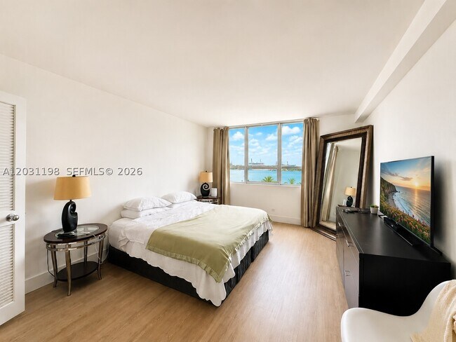 Foto del edificio - 1500 Bay Dr E