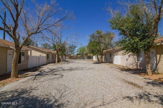 Foto del edificio - 2608 Desert St