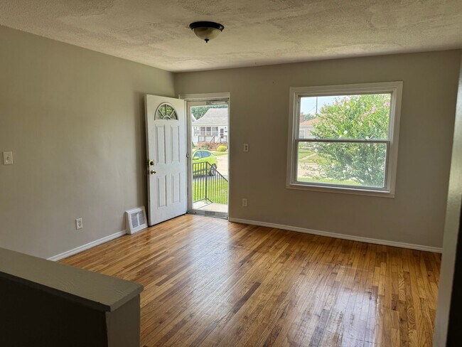 Foto del edificio - Gorgeous 3 bed 2 bath Eastpointe bungalow ...