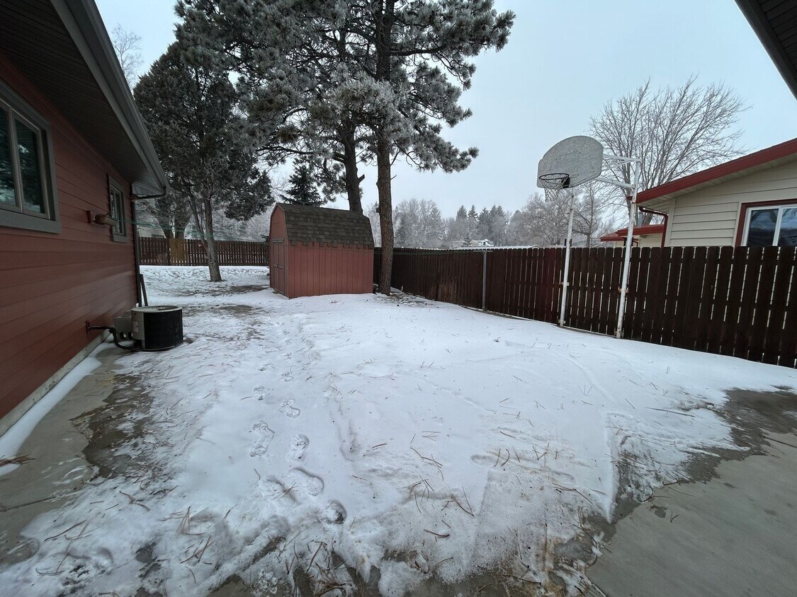 Foto del edificio - Lovely, Spacious 4 bedroom house