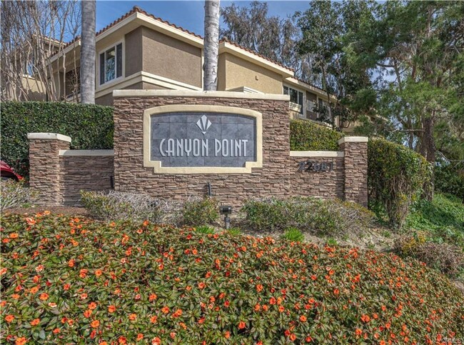 Building Photo - 2 Bedroom Corner Unit in Canyon Point, Ali...