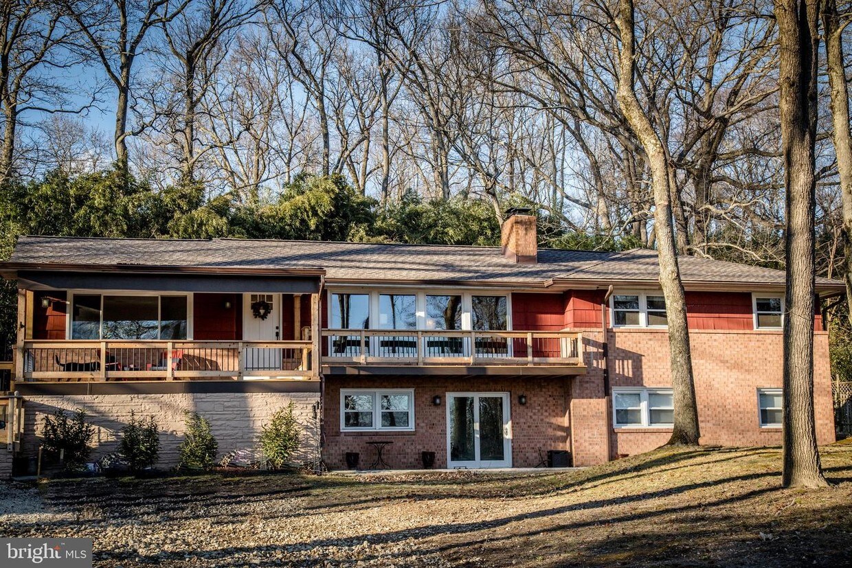Foto principal - 5944 River Dr