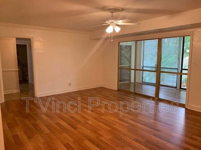 Building Photo - 3070 Bonhurst Dr