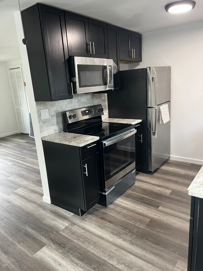 18 Waltess Rd Unit 2 bedroom apartment, Lake Ronkonkoma, NY 11779