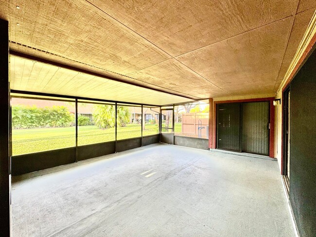 Foto del edificio - 21 Farnworth Dr