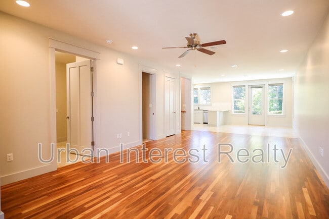 Building Photo - 15 Palm St