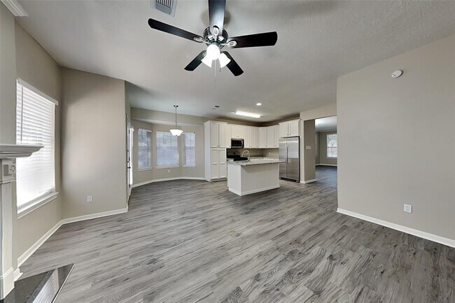 Building Photo - 7802 Park Hollow Ct
