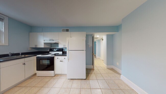 Foto del edificio - Capitol Hill One Bedroom One Bathroom in secure building! Move-in fee waived!!