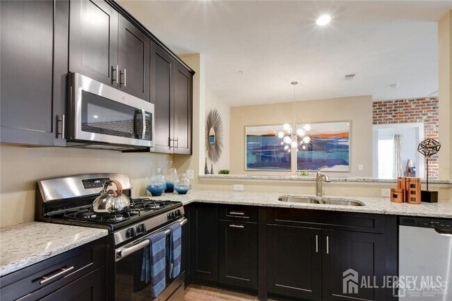 Foto del edificio - 425 Tavern Rd