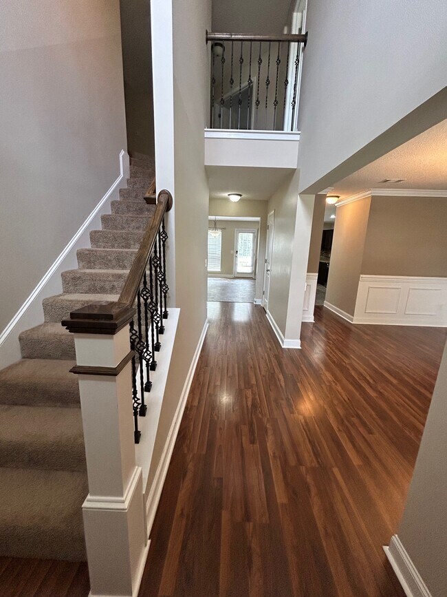 Foto del edificio - 709 Highgrove Ct