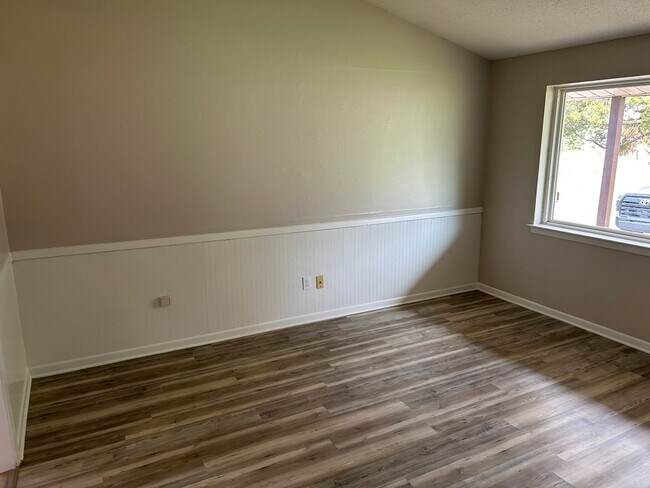 Foto del edificio - 1897 Southaven Cir N