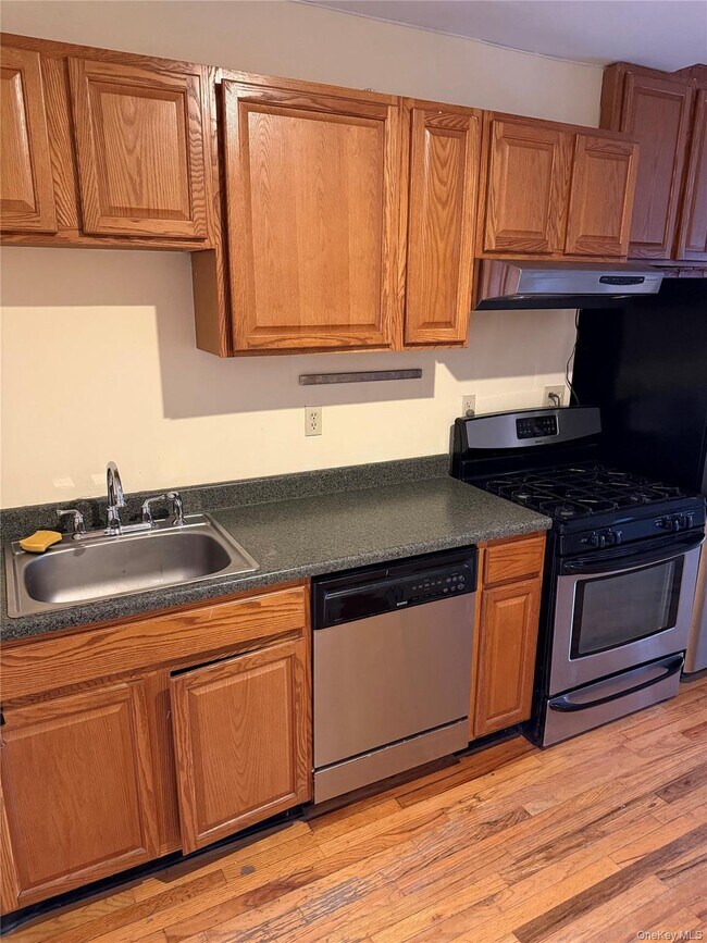 Foto del edificio - 421 E 119th St