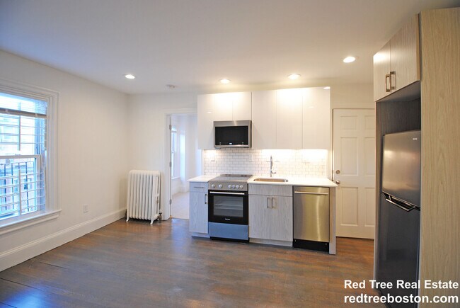 Building Photo - 225 Newbury St