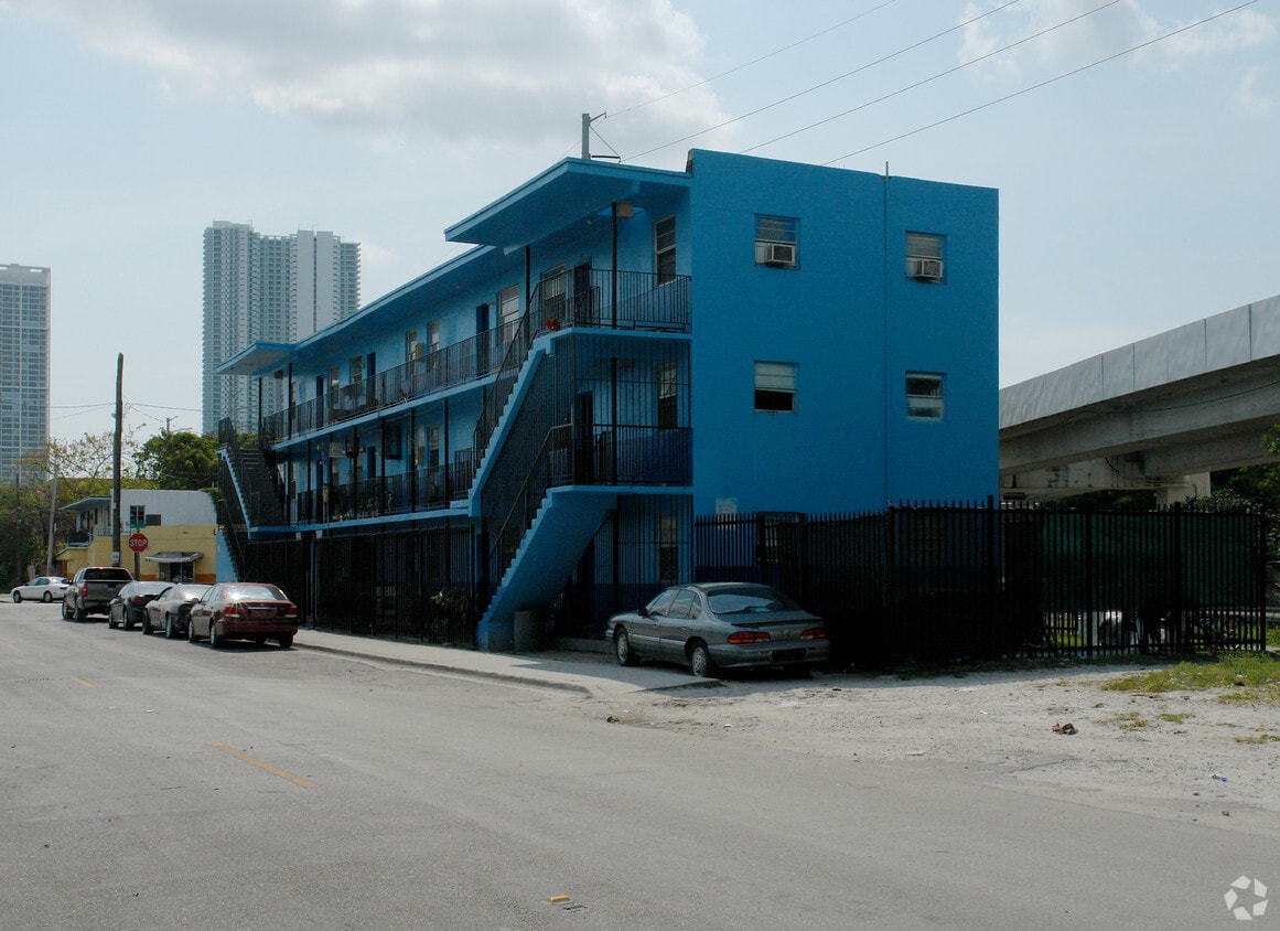 Building Photo - 220 NW 11th Ter