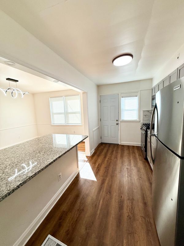 Building Photo - 802 Wicklow Rd