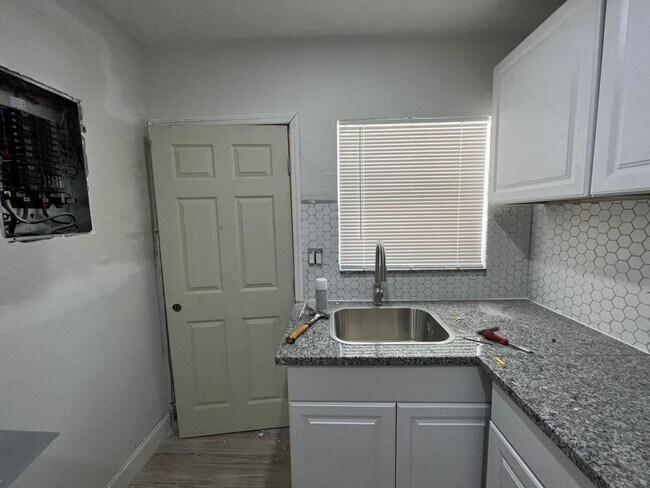 Foto del edificio - 1590 NE 144th St