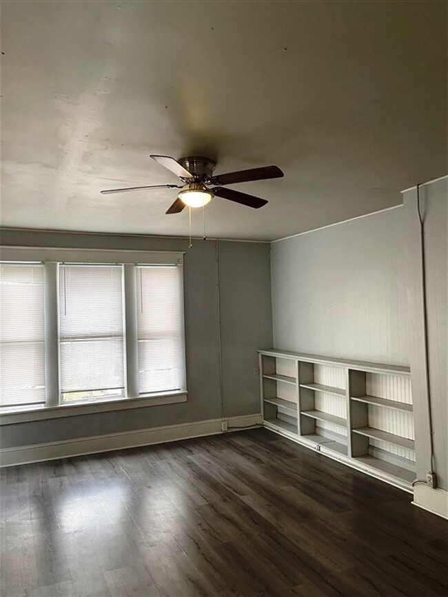 Foto del edificio - 2 br 1 bath duplex unit for lease | Shreve...