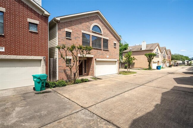 Foto del edificio - 3417 Rolgom Pl Ct