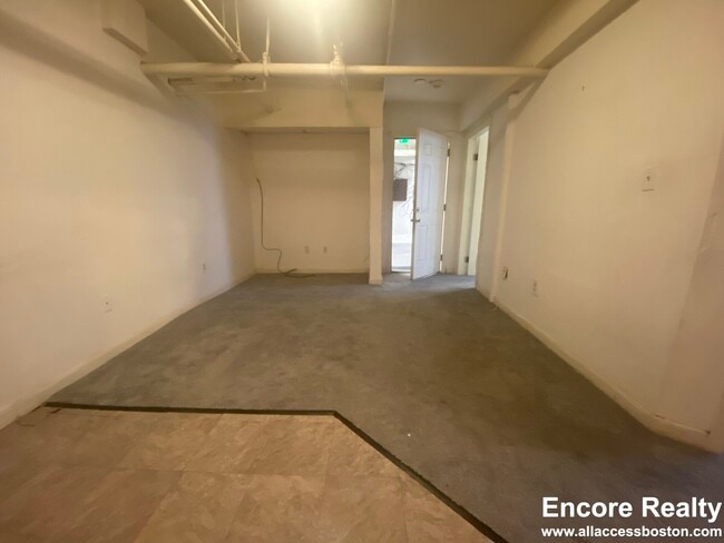 Building Photo - 19 Peterborough St