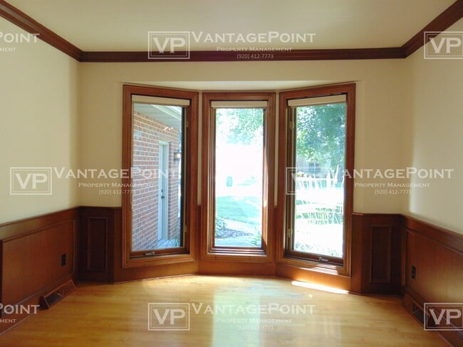 Building Photo - 1482 Parkway Dr