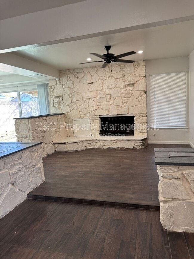 Building Photo - 14012 Sylvanwood Ave